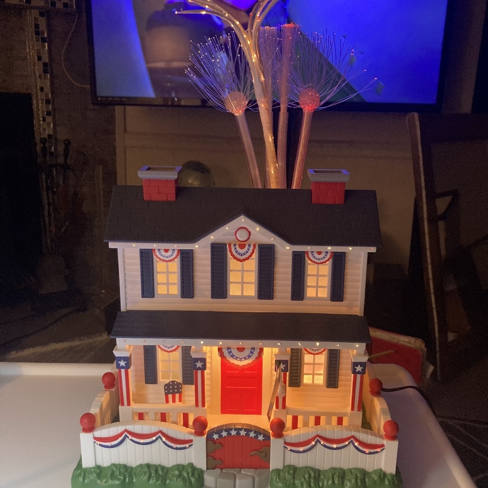 Vintage light house red white and blue patriotic fireworks 2003 Avon